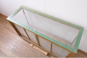 和製アンティーク　昭和レトロ　ナラ(楢)材　ノスタルジックな雰囲気の木枠ガラスケース(ショーケース、飾り棚、陳列棚、店舗什器)(R-066844)