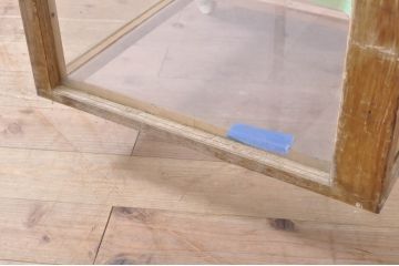 和製アンティーク　ナラ(楢)材　木枠　昭和レトロな雰囲気づくりにおすすめのロータイプガラスケース(ショーケース、飾り棚、陳列棚、店舗什器)(R-066845)