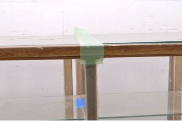 和製アンティーク　ナラ(楢)材　木枠　昭和レトロな雰囲気づくりにおすすめのロータイプガラスケース(ショーケース、飾り棚、陳列棚、店舗什器)(R-066845)