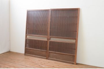 アンティーク建具　特注!!　上手物!!　モダンデザイン　真鍮(しんちゅう)鋲の高級格子戸2枚セット(引き戸、ガラス帯戸)(R-066851)