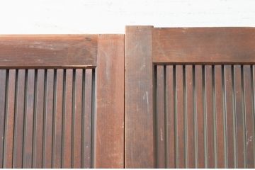 アンティーク建具　特注!!　上手物!!　モダンデザイン　真鍮(しんちゅう)鋲の高級格子戸2枚セット(引き戸、ガラス帯戸)(R-066851)
