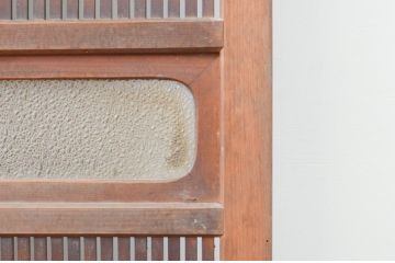 アンティーク建具　特注!!　上手物!!　モダンデザイン　真鍮(しんちゅう)鋲の高級格子戸2枚セット(引き戸、ガラス帯戸)(R-066851)