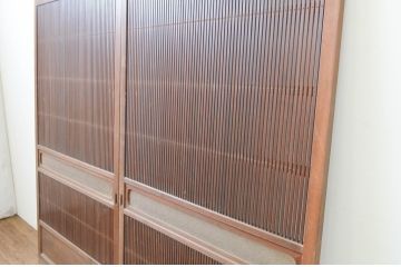 アンティーク建具　特注!!　上手物!!　モダンデザイン　真鍮(しんちゅう)鋲の高級格子戸2枚セット(引き戸、ガラス帯戸)(R-066851)