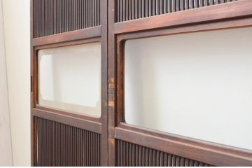 アンティーク建具　腰板欅(ケヤキ)材　経年による風合いが魅力的な裏障子付き幅狭格子戸4枚セット(引き戸、ガラス帯戸)(R-066853)