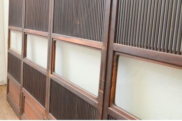 アンティーク建具　腰板欅(ケヤキ)材　経年による風合いが魅力的な裏障子付き幅狭格子戸4枚セット(引き戸、ガラス帯戸)(R-066853)