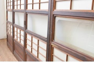 アンティーク建具　腰板欅(ケヤキ)材　経年による風合いが魅力的な裏障子付き幅狭格子戸4枚セット(引き戸、ガラス帯戸)(R-066853)