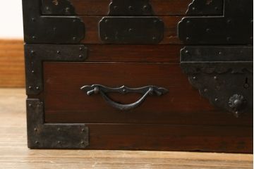 和製アンティーク　希少デザイン!!　十字金具が目を引く観音扉付き二段重ね帳場小箪笥(帳箱、船箪笥、舟箪笥、時代箪笥、収納タンス、引き出し、小物収納、卓上収納、帳場箪笥)(R-066876)