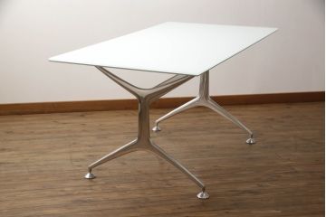 中古　Cassina(カッシーナ)　Alias(アリアス)　FRAMETABLE　ガラス天板　スタイリッシュなデザインが魅力のフレームテーブル(ダイニングテーブル、4人掛け、6人掛け、食卓、デスク、作業台)(R-066878)