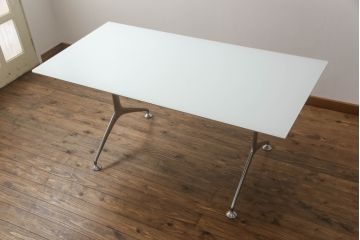 中古　Cassina(カッシーナ)　Alias(アリアス)　FRAMETABLE　ガラス天板　スタイリッシュなデザインが魅力のフレームテーブル(ダイニングテーブル、4人掛け、6人掛け、食卓、デスク、作業台)(R-066878)