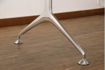 中古　Cassina(カッシーナ)　Alias(アリアス)　FRAMETABLE　ガラス天板　スタイリッシュなデザインが魅力のフレームテーブル(ダイニングテーブル、4人掛け、6人掛け、食卓、デスク、作業台)(R-066878)