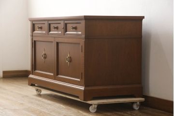 中古　DREXEL HERITAGE(ドレクセルヘリテイジ)　Triune(トライユン)　クラシカルなデザインがお洒落なテレビ台(ローボード、テレビボード、サイドキャビネット、リビングボード、収納棚、戸棚)(R-066880)