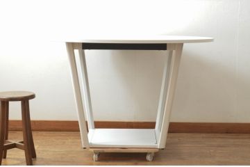 中古　短期展示品　極美品　コクヨ(KOKUYO)　リージョン(Region)　ボックス脚 円形テーブル(LT-RGC12M)　グレインドホワイト　シンプルですっきりとした佇まいが魅力のミーティングテーブル(オフィスデスク、会議テーブル、ラウンドテーブル、丸テーブル、ワークデスク)(定価約15万9千円)(R-066883)
