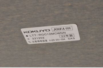 中古　短期展示品　極美品　コクヨ(KOKUYO)　リージョン(Region)　ボックス脚 円形テーブル(LT-RGC12M)　グレインドホワイト　シンプルですっきりとした佇まいが魅力のミーティングテーブル(オフィスデスク、会議テーブル、ラウンドテーブル、丸テーブル、ワークデスク)(定価約15万9千円)(R-066883)