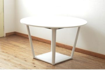 中古　短期展示品　極美品　コクヨ(KOKUYO)　リージョン(Region)　ボックス脚 円形テーブル(LT-RGC12M)　グレインドホワイト　シンプルですっきりとした佇まいが魅力のミーティングテーブル(オフィスデスク、会議テーブル、ラウンドテーブル、丸テーブル、ワークデスク)(定価約15万9千円)(R-066884)