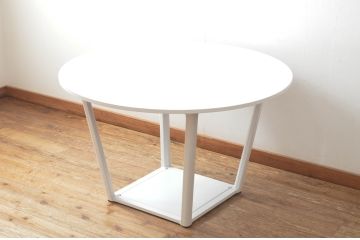 中古　短期展示品　極美品　コクヨ(KOKUYO)　リージョン(Region)　ボックス脚 円形テーブル(LT-RGC12M)　グレインドホワイト　シンプルですっきりとした佇まいが魅力のミーティングテーブル(オフィスデスク、会議テーブル、ラウンドテーブル、丸テーブル、ワークデスク)(定価約15万9千円)(R-066884)