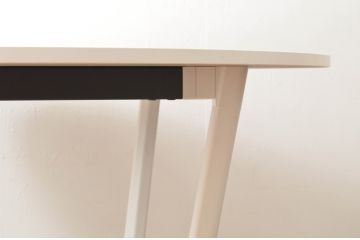 中古　短期展示品　極美品　コクヨ(KOKUYO)　リージョン(Region)　ボックス脚 円形テーブル(LT-RGC12M)　グレインドホワイト　シンプルですっきりとした佇まいが魅力のミーティングテーブル(オフィスデスク、会議テーブル、ラウンドテーブル、丸テーブル、ワークデスク)(定価約15万9千円)(R-066884)