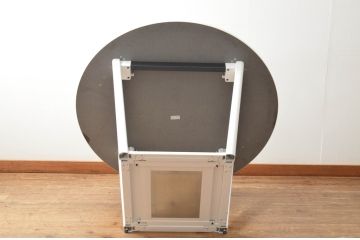 中古　短期展示品　極美品　コクヨ(KOKUYO)　リージョン(Region)　ボックス脚 円形テーブル(LT-RGC12M)　グレインドホワイト　シンプルですっきりとした佇まいが魅力のミーティングテーブル(オフィスデスク、会議テーブル、ラウンドテーブル、丸テーブル、ワークデスク)(定価約15万9千円)(R-066884)