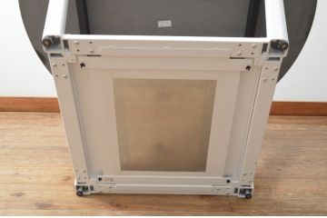中古　短期展示品　極美品　コクヨ(KOKUYO)　リージョン(Region)　ボックス脚 円形テーブル(LT-RGC12M)　グレインドホワイト　シンプルですっきりとした佇まいが魅力のミーティングテーブル(オフィスデスク、会議テーブル、ラウンドテーブル、丸テーブル、ワークデスク)(定価約15万9千円)(R-066884)