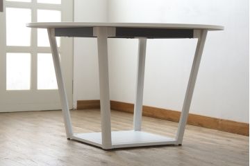中古　短期展示品　極美品　コクヨ(KOKUYO)　リージョン(Region)　ボックス脚 円形テーブル(LT-RGC12M)　グレインドホワイト　シンプルですっきりとした佇まいが魅力のミーティングテーブル(オフィスデスク、会議テーブル、ラウンドテーブル、丸テーブル、ワークデスク)(定価約15万9千円)(R-066885)