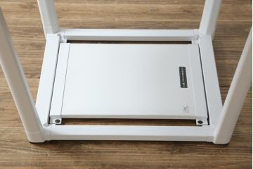 中古　短期展示品　極美品　コクヨ(KOKUYO)　リージョン(Region)　ボックス脚 円形テーブル(LT-RGC12M)　グレインドホワイト　シンプルですっきりとした佇まいが魅力のミーティングテーブル(オフィスデスク、会議テーブル、ラウンドテーブル、丸テーブル、ワークデスク)(定価約15万9千円)(R-066885)