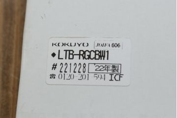 中古　短期展示品　極美品　コクヨ(KOKUYO)　リージョン(Region)　ボックス脚 円形テーブル(LT-RGC12M)　グレインドホワイト　シンプルですっきりとした佇まいが魅力のミーティングテーブル(オフィスデスク、会議テーブル、ラウンドテーブル、丸テーブル、ワークデスク)(定価約15万9千円)(R-066885)