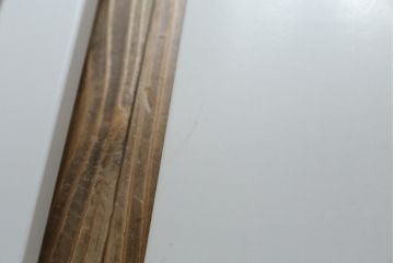 中古　短期展示品　極美品　コクヨ(KOKUYO)　リージョン(Region)　ボックス脚 円形テーブル(LT-RGC12M)　グレインドホワイト　シンプルですっきりとした佇まいが魅力のミーティングテーブル(オフィスデスク、会議テーブル、ラウンドテーブル、丸テーブル、ワークデスク)(定価約15万9千円)(R-066885)