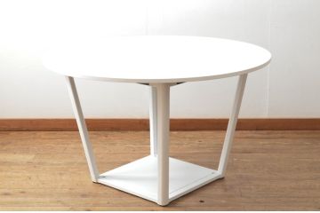中古　短期展示品　極美品　コクヨ(KOKUYO)　リージョン(Region)　ボックス脚 円形テーブル(LT-RGC12M)　グレインドホワイト　シンプルですっきりとした佇まいが魅力のミーティングテーブル(オフィスデスク、会議テーブル、ラウンドテーブル、丸テーブル、ワークデスク)(定価約15万9千円)(R-066886)