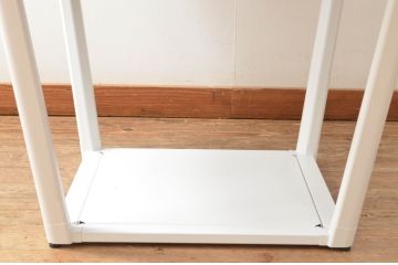 中古　短期展示品　極美品　コクヨ(KOKUYO)　リージョン(Region)　ボックス脚 円形テーブル(LT-RGC12M)　グレインドホワイト　シンプルですっきりとした佇まいが魅力のミーティングテーブル(オフィスデスク、会議テーブル、ラウンドテーブル、丸テーブル、ワークデスク)(定価約15万9千円)(R-066886)