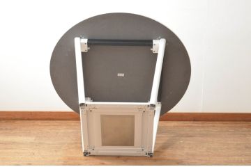 中古　短期展示品　極美品　コクヨ(KOKUYO)　リージョン(Region)　ボックス脚 円形テーブル(LT-RGC12M)　グレインドホワイト　シンプルですっきりとした佇まいが魅力のミーティングテーブル(オフィスデスク、会議テーブル、ラウンドテーブル、丸テーブル、ワークデスク)(定価約15万9千円)(R-066886)