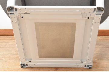 中古　短期展示品　極美品　コクヨ(KOKUYO)　リージョン(Region)　ボックス脚 円形テーブル(LT-RGC12M)　グレインドホワイト　シンプルですっきりとした佇まいが魅力のミーティングテーブル(オフィスデスク、会議テーブル、ラウンドテーブル、丸テーブル、ワークデスク)(定価約15万9千円)(R-066886)