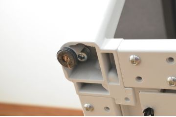 中古　短期展示品　極美品　コクヨ(KOKUYO)　リージョン(Region)　ボックス脚 円形テーブル(LT-RGC12M)　グレインドホワイト　シンプルですっきりとした佇まいが魅力のミーティングテーブル(オフィスデスク、会議テーブル、ラウンドテーブル、丸テーブル、ワークデスク)(定価約15万9千円)(R-066886)