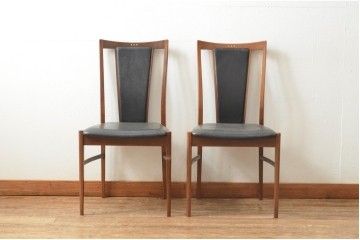 イタリアヴィンテージ　マホガニー材　合皮　洗練された佇まいが魅力のダイニングチェア2脚セット　(R-066892)