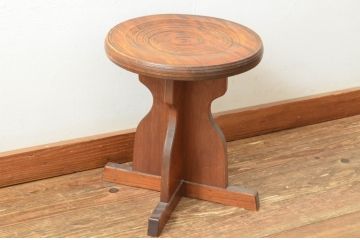 和製ビンテージ　民芸家具　温かい木の温もり溢れるスツール(丸椅子、丸イス、板座チェア、ヴィンテージ)(R-066895)