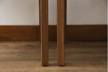 中古　美品　イタリア製　ポラダ(porada)社　GARBO(ガルボ)　優美な曲線デザインが目を惹くアームチェア2脚セット(ダイニングチェア、椅子、イス)(定価2脚で約34万3千円)(R-066900)