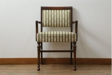 中古　神戸洋家具　メープル不二屋(MAPULE FUJIYA)　クラシカルな佇まいが魅力のアームチェア(ダイニングチェア、椅子、イス)(R-066901)