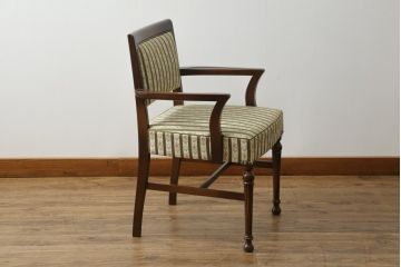 中古　神戸洋家具　メープル不二屋(MAPULE FUJIYA)　クラシカルな佇まいが魅力のアームチェア(ダイニングチェア、椅子、イス)(R-066901)