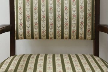 中古　神戸洋家具　メープル不二屋(MAPULE FUJIYA)　クラシカルな佇まいが魅力のアームチェア(ダイニングチェア、椅子、イス)(R-066901)