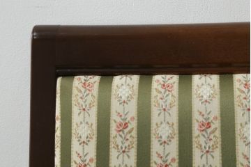 中古　神戸洋家具　メープル不二屋(MAPULE FUJIYA)　クラシカルな佇まいが魅力のアームチェア(ダイニングチェア、椅子、イス)(R-066901)