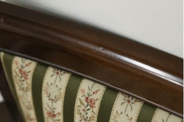 中古　神戸洋家具　メープル不二屋(MAPULE FUJIYA)　クラシカルな佇まいが魅力のアームチェア(ダイニングチェア、椅子、イス)(R-066901)