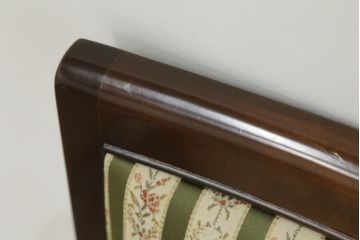 中古　神戸洋家具　メープル不二屋(MAPULE FUJIYA)　クラシカルな佇まいが魅力のアームチェア(ダイニングチェア、椅子、イス)(R-066901)