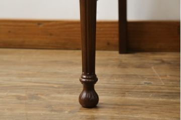 中古　神戸洋家具　メープル不二屋(MAPULE FUJIYA)　クラシカルな佇まいが魅力のアームチェア(ダイニングチェア、椅子、イス)(R-066901)