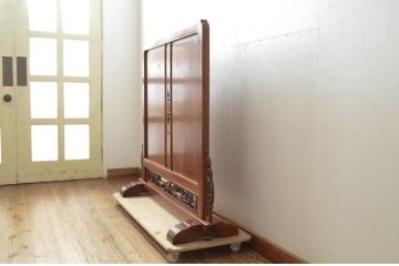 和製ビンテージ　最高級　漆塗り　総欅(ケヤキ)材の見事な杢目が目を惹く!!繊細で優美な彫刻入り衝立て(つい立て、衝い立て、仕切り、パーテーション、ヴィンテージ)(定価推定約120万円)(R-066903)