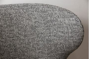 中古　極美品　Poliform(ポリフォーム)　Marcel Wanders(マルセル・ワンダース)　MAD JOKER(マッド・ジョーカー)　心地良いくつろぎの空間を演出するアームチェア(ラウンジチェア、一人掛けソファ、1人掛けソファ、パーソナルチェア、回転椅子、回転イス、回転チェア)(定価約61万9千円)(R-066906)