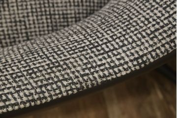 中古　極美品　Poliform(ポリフォーム)　Marcel Wanders(マルセル・ワンダース)　MAD JOKER(マッド・ジョーカー)　心地良いくつろぎの空間を演出するアームチェア(ラウンジチェア、一人掛けソファ、1人掛けソファ、パーソナルチェア、回転椅子、回転イス、回転チェア)(定価約61万9千円)(R-066906)