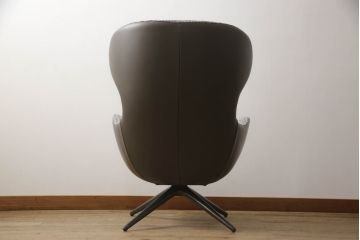 中古　極美品　Poliform(ポリフォーム)　Marcel Wanders(マルセル・ワンダース)　MAD JOKER(マッド・ジョーカー)　心地良いくつろぎの空間を演出するアームチェア(ラウンジチェア、一人掛けソファ、1人掛けソファ、パーソナルチェア、回転椅子、回転イス、回転チェア)(定価約61万9千円)(R-066906)