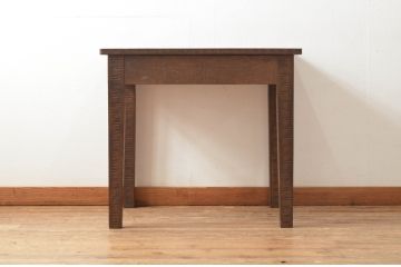 中古　美品　軽井沢彫り　隅々まで丁寧に施された彫刻デザインが魅力の平机(コンソールテーブル、ワークデスク、在宅用、在宅ワーク用、作業台)(定価約55万円)(R-066907)