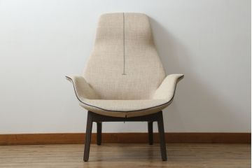 中古　極美品　イタリア製　Poliform(ポリフォーム)　Jean-Marie Massaud(ジャン・マリー・マッソー)　VENTURA(ベンチューラ)　洗練されたモダンデザインが魅力的なアームチェア(ラウンジチェア、1人掛けソファ、一人掛けソファ、パーソナルチェア)(定価約40万円6千円)(R-066909)
