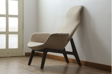 中古　極美品　イタリア製　Poliform(ポリフォーム)　Jean-Marie Massaud(ジャン・マリー・マッソー)　VENTURA(ベンチューラ)　洗練されたモダンデザインが魅力的なアームチェア(ラウンジチェア、1人掛けソファ、一人掛けソファ、パーソナルチェア)(定価約40万円6千円)(R-066909)