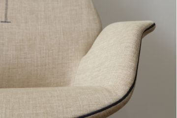 中古　極美品　イタリア製　Poliform(ポリフォーム)　Jean-Marie Massaud(ジャン・マリー・マッソー)　VENTURA(ベンチューラ)　洗練されたモダンデザインが魅力的なアームチェア(ラウンジチェア、1人掛けソファ、一人掛けソファ、パーソナルチェア)(定価約40万円6千円)(R-066909)