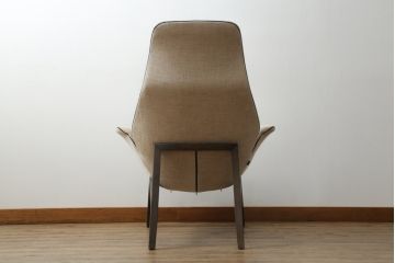 中古　極美品　イタリア製　Poliform(ポリフォーム)　Jean-Marie Massaud(ジャン・マリー・マッソー)　VENTURA(ベンチューラ)　洗練されたモダンデザインが魅力的なアームチェア(ラウンジチェア、1人掛けソファ、一人掛けソファ、パーソナルチェア)(定価約40万円6千円)(R-066909)